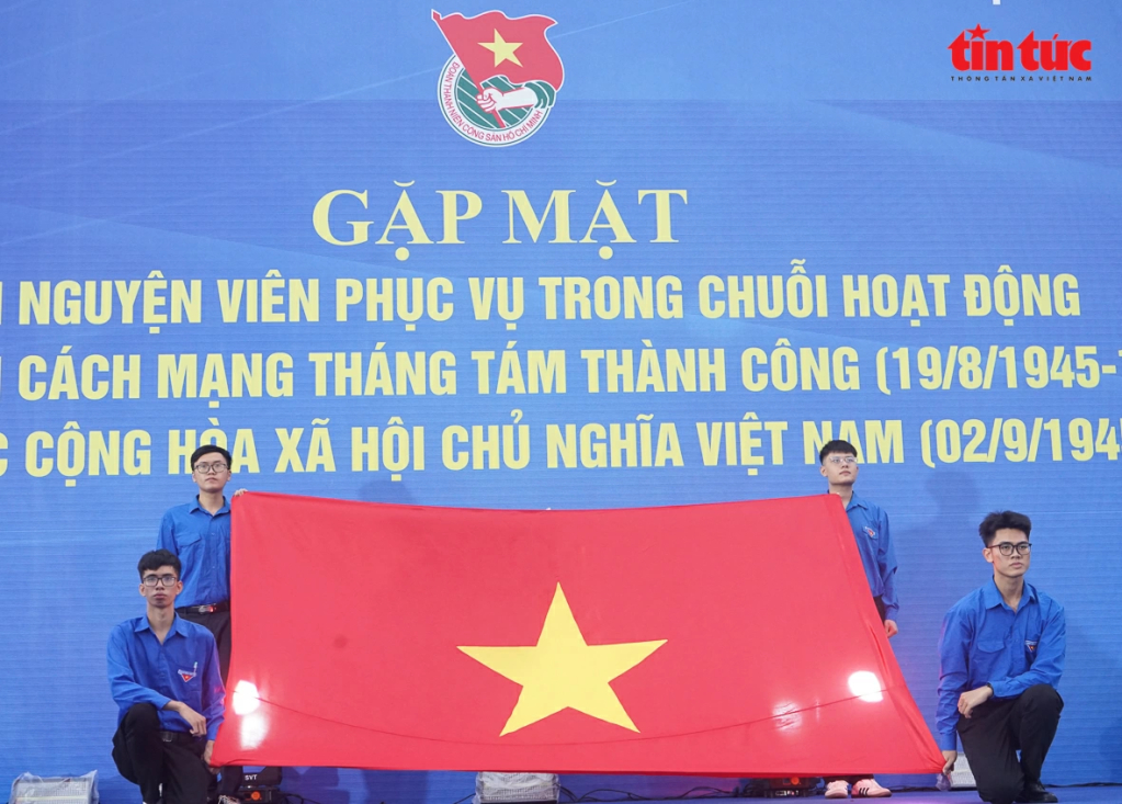 Thanh niên nỗ lực hết mình lan toả hình ảnh đẹp trong mắt người dân, du khách trong dịp lễ Quốc khánh 2-9
