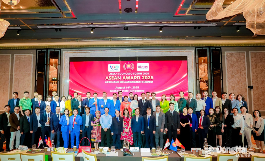 Hình tập thể tại Diễn đàn Kinh tế ASEAN 2025