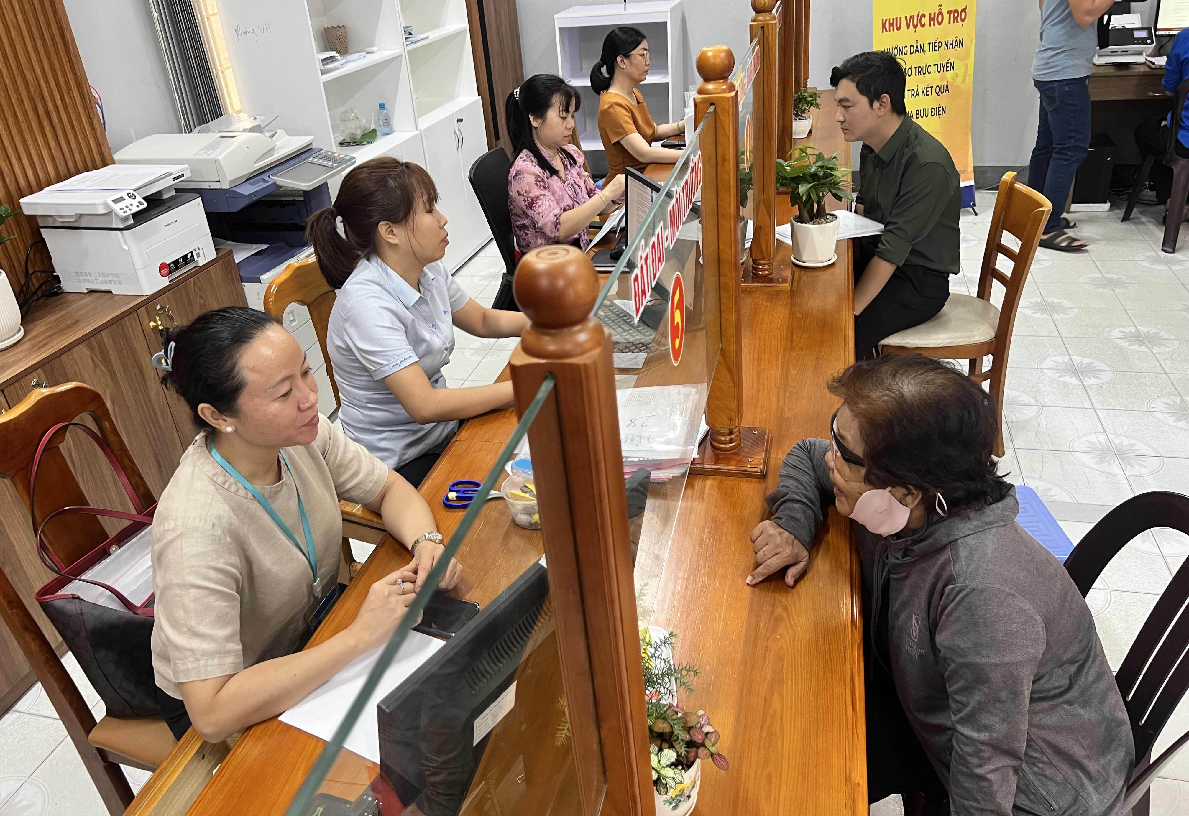 Ảnh với chú thích