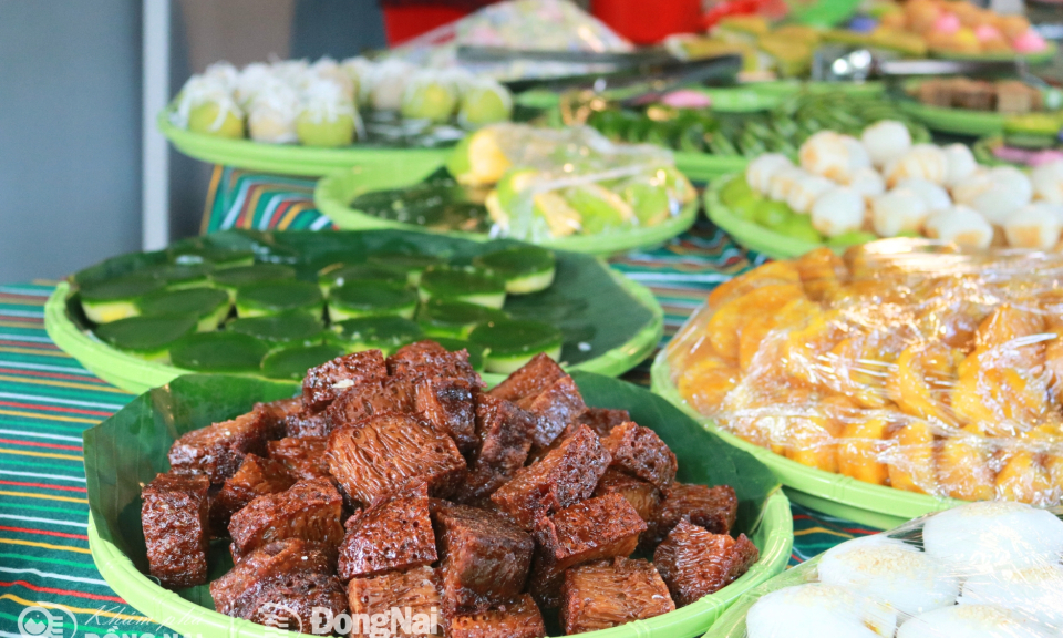 Quán bánh dân gian miền Tây đủ 'sắc, hương, vị' thu hút thực khách tại Biên Hòa