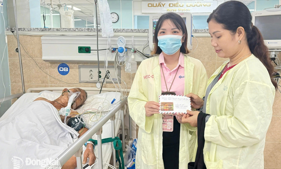 ‘Đóng viện phí cho người lạ’: Nhân lên lòng nhân ái