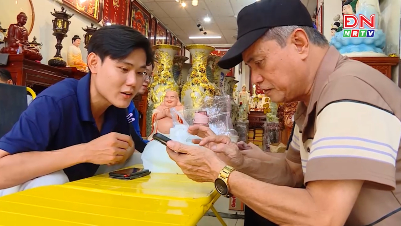 Người dân Đồng Nai phấn khởi nhận quà Quốc khánh 2-9