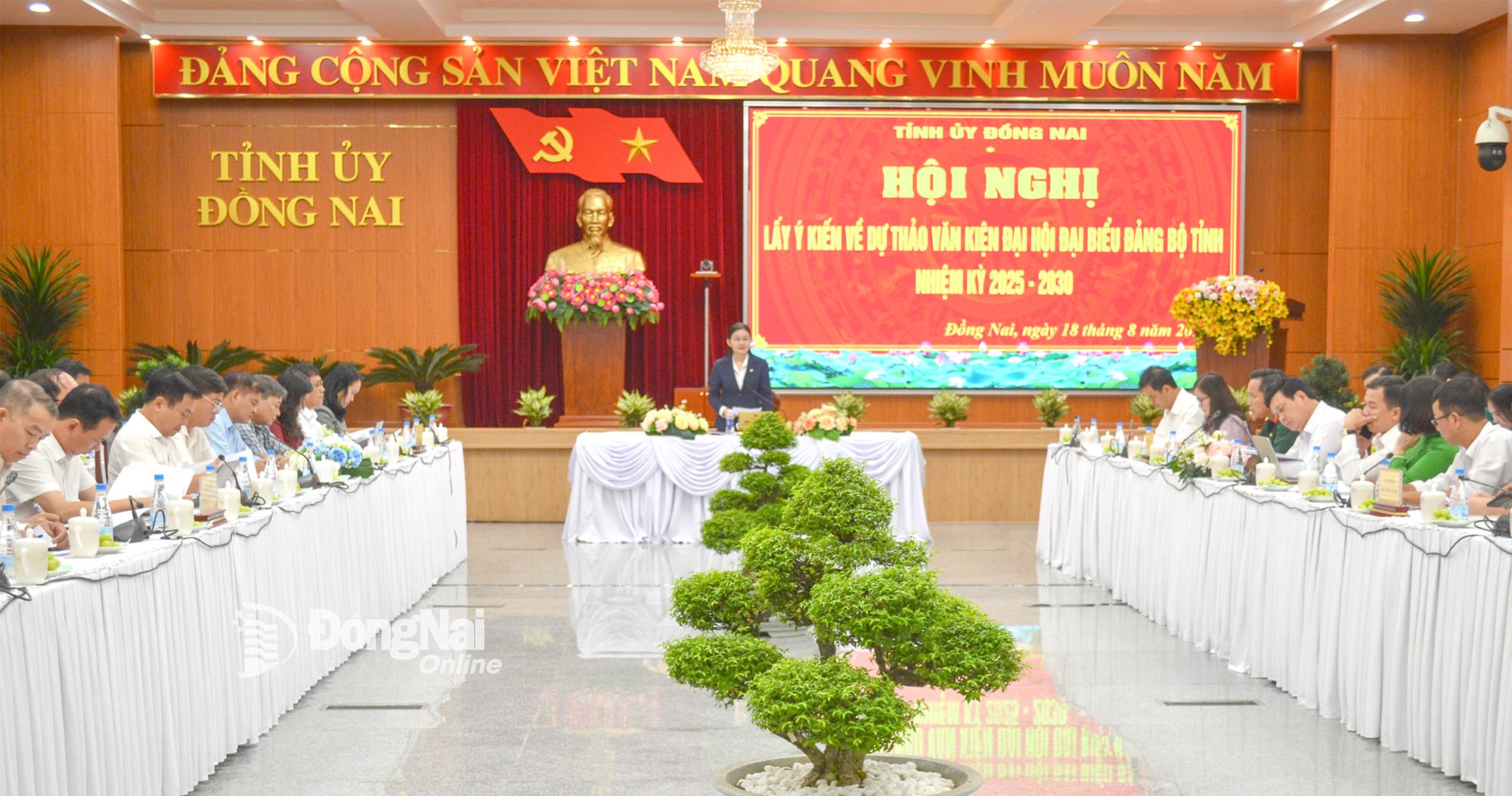 Thời gian qua, Tỉnh ủy Đồng Nai đã tổ chức nhiều hội nghị, hội thảo và bằng nhiều hình thức khác để lấy ý kiến góp ý vào dự thảo văn kiện Đại hội Đảng bộ tỉnh nhiệm kỳ 2025-2030. Ảnh: Phương Hằng