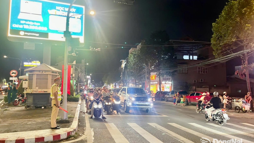 Bố trí nhiều tổ trực phân luồng, hạn chế ùn tắc phục vụ bắn pháo hoa tại công viên Quảng trường