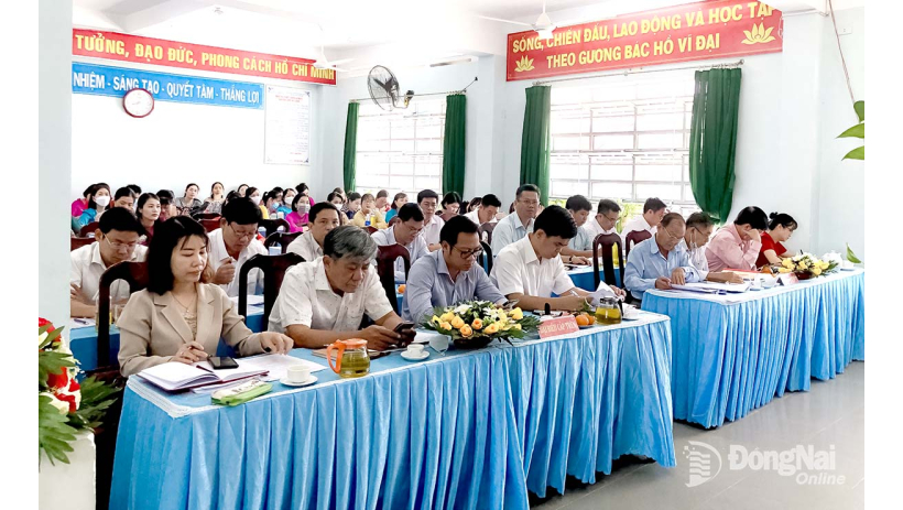 Sắp xếp lại các tổ chức Đảng trong trường học và trạm y tế
